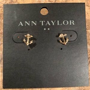 Ann Taylor tiny anchor earrings NWT